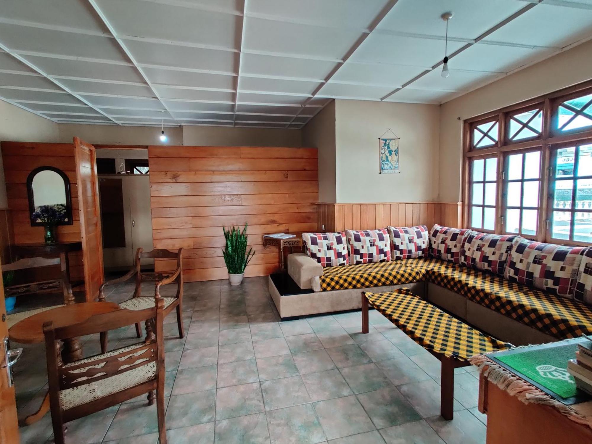 Carnation Rest Hotel Nuwara Eliya Exterior photo
