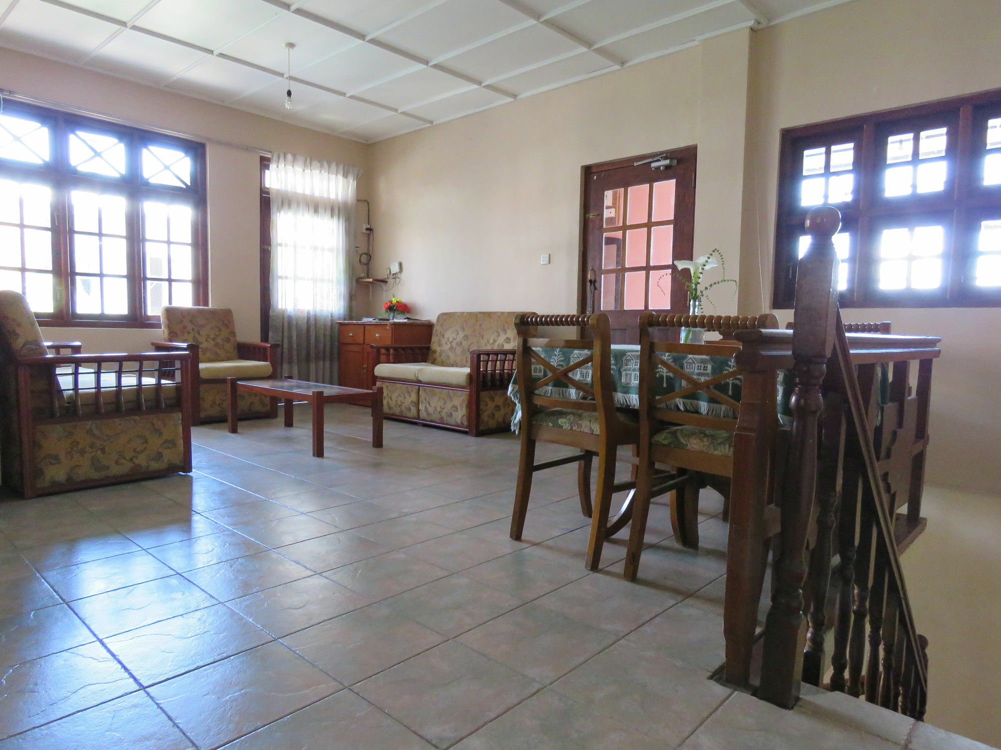 Carnation Rest Hotel Nuwara Eliya Exterior photo